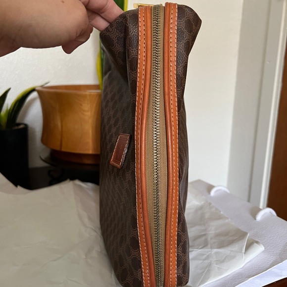 Authentic Celine in Macadam canvass brown clutch/large cosmetics case. - Picture 6 of 9